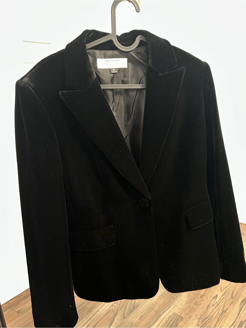 T Tahari Black Velvet Single-Button Blazer